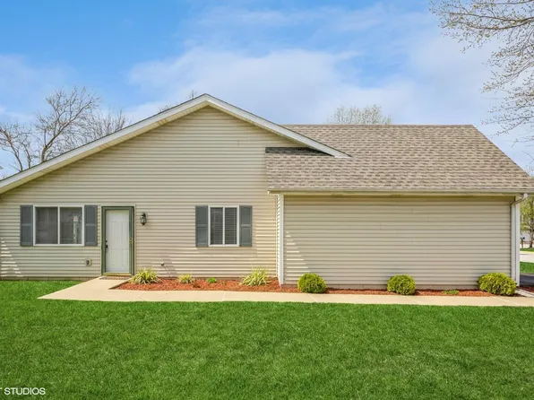 127 Beacon Dr, Hobart, IN 46342