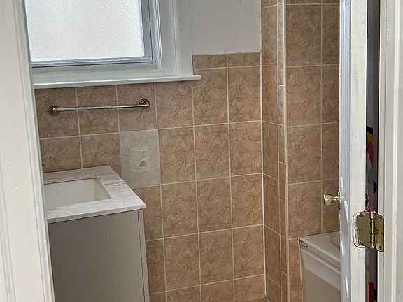3rd image of 5029 Schuyler St