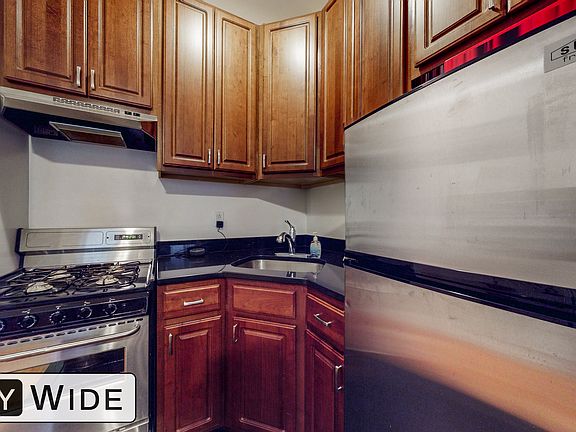 3rd image of 211 W 80th St APT 4C