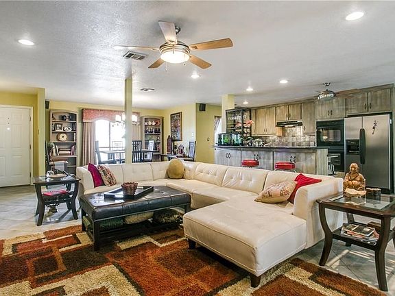 5th image of 302 W Red Bird Ln