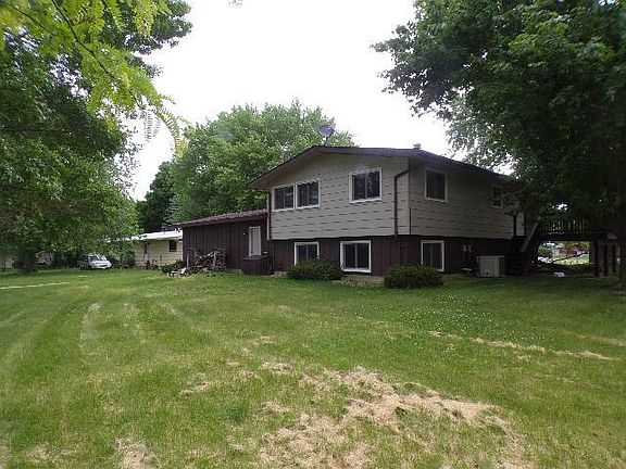 3rd image of 764 Summit Dr