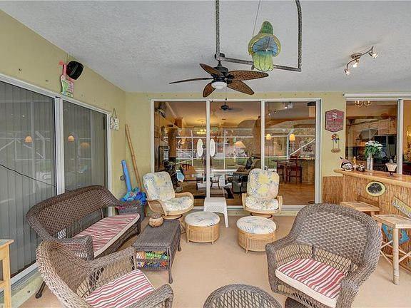 5th image of 2637 SE Grand Dr