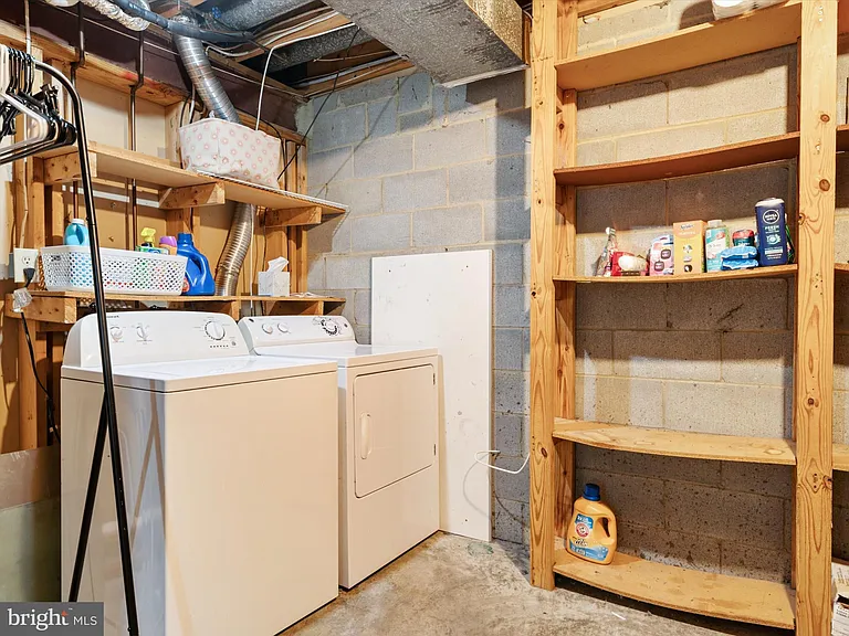 2139 Commissary Cir — Photo 37