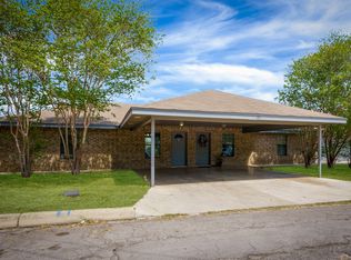 131 S Mansfield St, Pleasanton, TX 78064