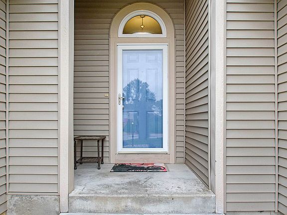 3rd image of 57153 Garnet Ln