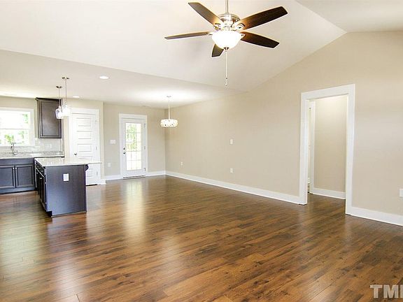 5th image of 178 Showboat Dr