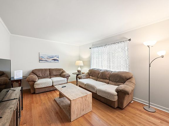 5th image of 217 Kettering Ln