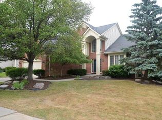4760 Walnut Creek Cir, West Bloomfield, MI 48322