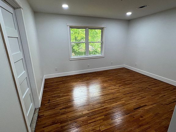 Master Bedroom 14’x15’