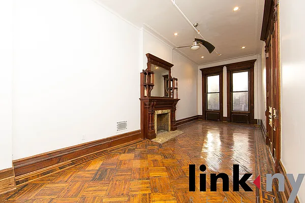 Rented by Link NY Realty | media 59