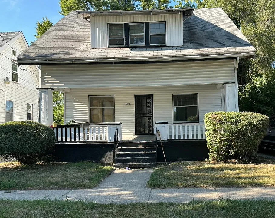 623 E Bishop Ave