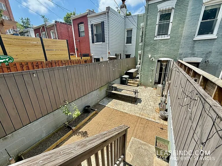 2333 17th St NW — Photo 16