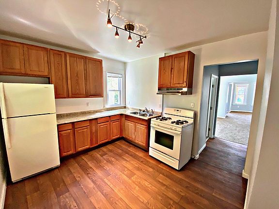 4th image of 892 Gladstone St #894