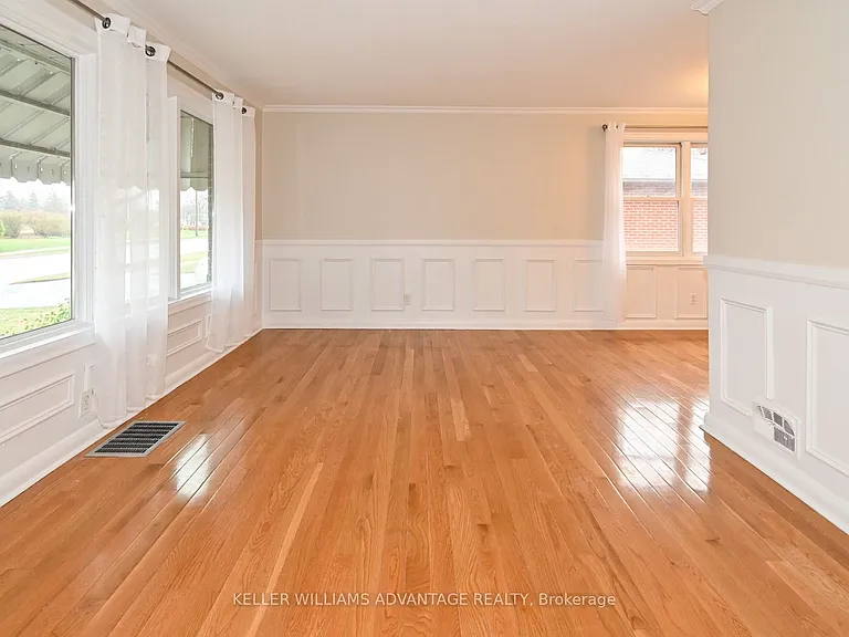 936 Somerville St — Photo 7