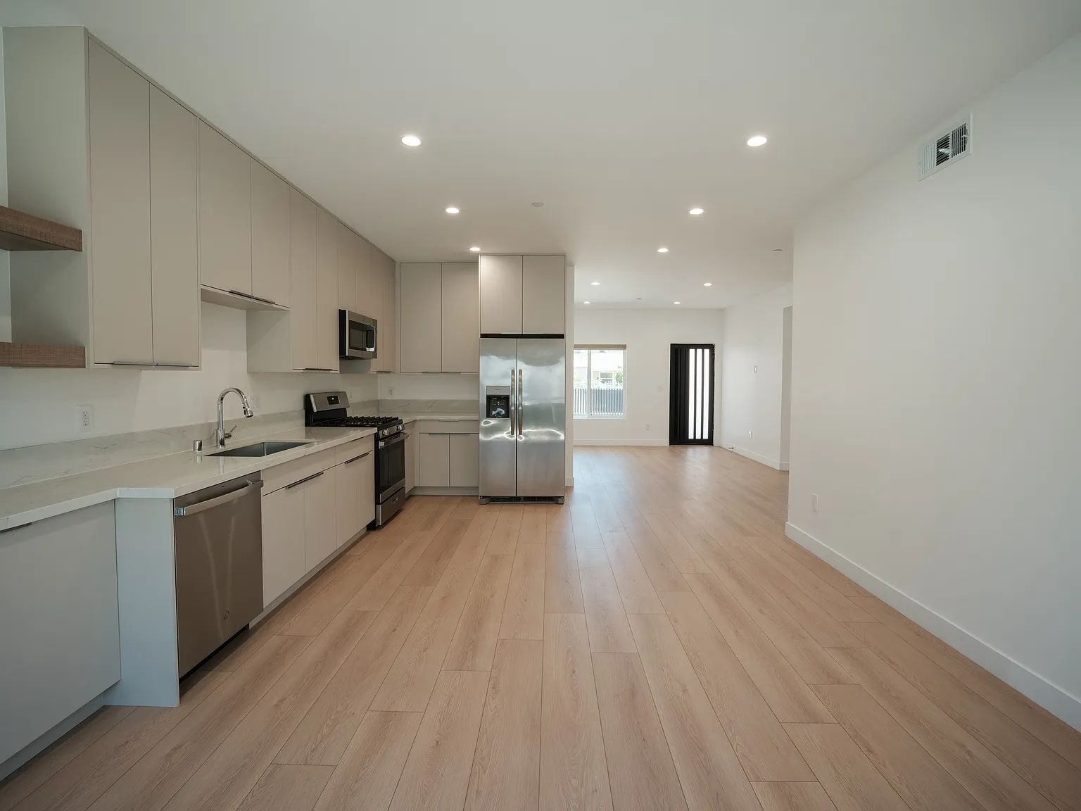 2 bed, 1400 sqft, $3,500 — Photo 3