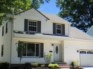 1333 Croyden Rd, Lyndhurst, OH 44124