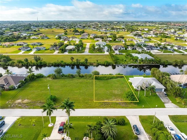 2810 NW 4th St, Cape Coral, FL 33993