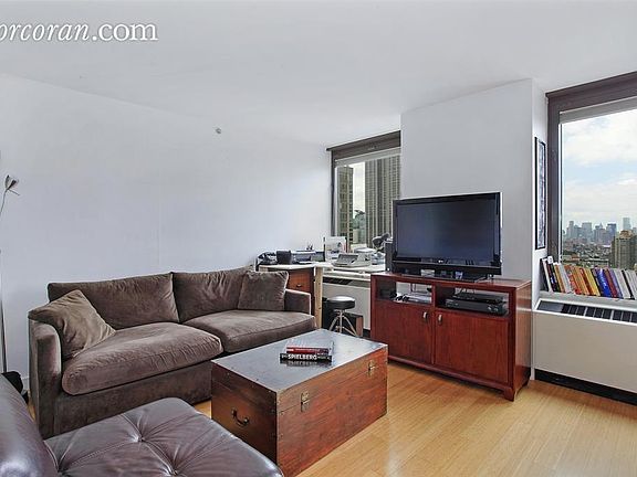 4th image of 100 W 39th St #41I