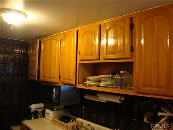 3rd image of 913 Home St