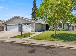 2807 Deep River Dr, Riverbank, CA 95367