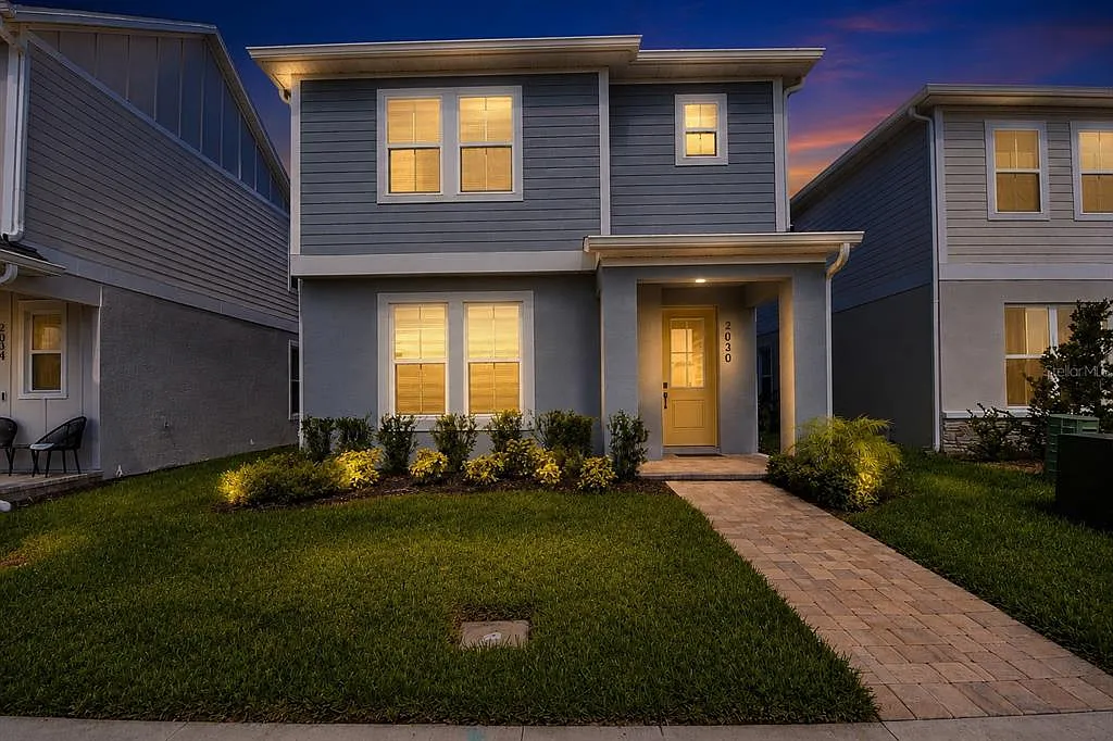 4 bed, 2.5 bath, 2466 sqft, $2,300 — Photo 2