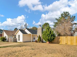 7006 Candlewood Dr, Fayetteville, NC 28314