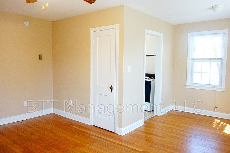 1st image of 816 Greenwood Cir APT 4