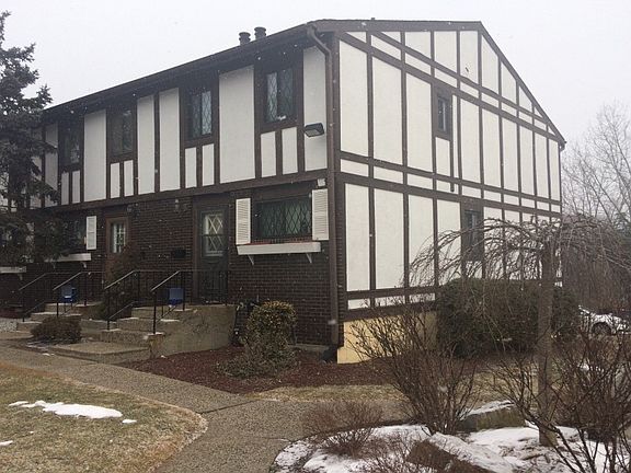 2nd image of 134 Buckingham Ct