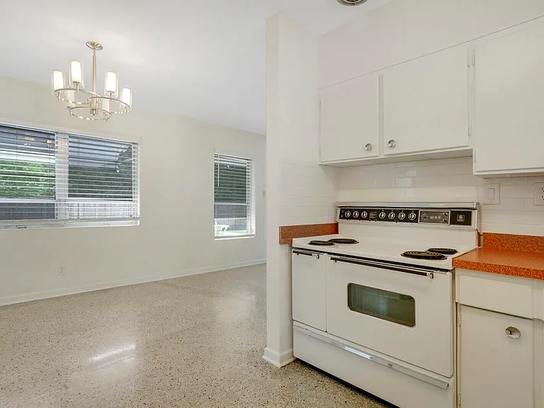 3410 Poinsettia Ave — Photo 9