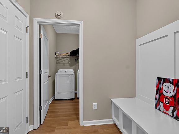 4th image of 402 Creekside Dr