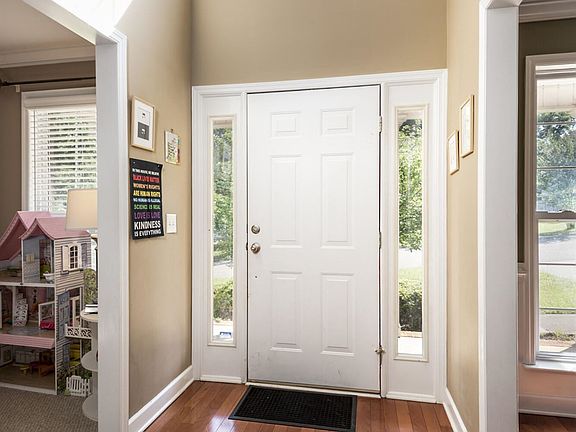 3rd image of 1323 Pershing Hill Ln