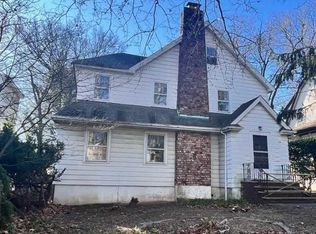180 Griggs Ave, Teaneck, NJ 07666