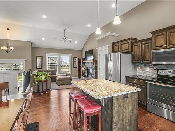 5th image of 1103 SW 10th Ter