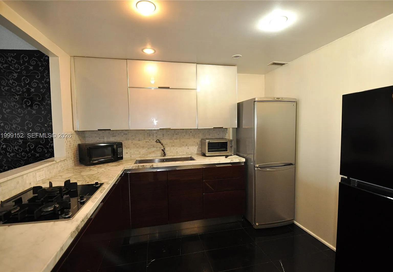 Parker Plaza Condo Estate — Photo 4