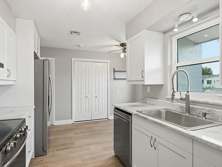 330 Scott Ct — Photo 19
