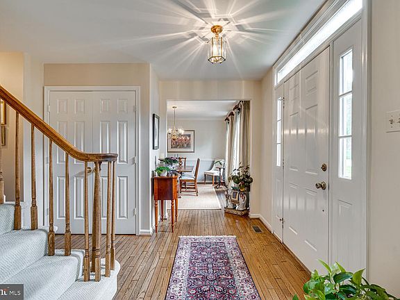 3rd image of 4819 Hornbeam Dr