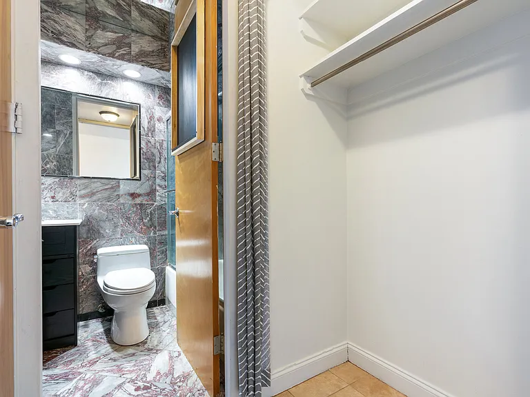 720 W Gordon Ter #23R — Photo 6