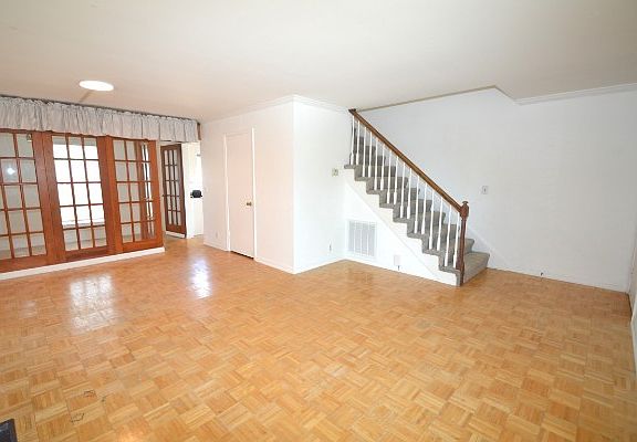 4th image of 2011 25th Ave S