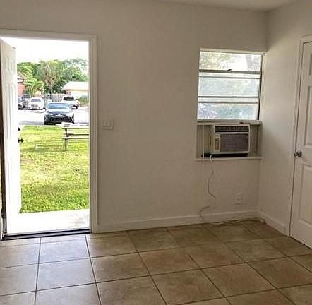 4th image of 513 SW 2nd Ct APT 4