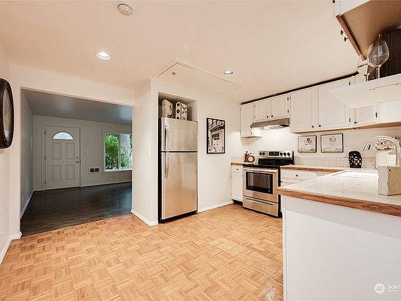 5th image of 19536 7th Avenue NE