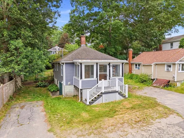 26 Hillside Ave, Halifax, MA 02338