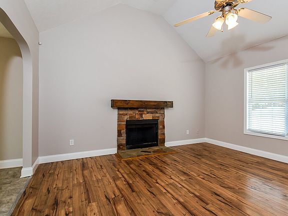 4th image of 12 Washakie Ln