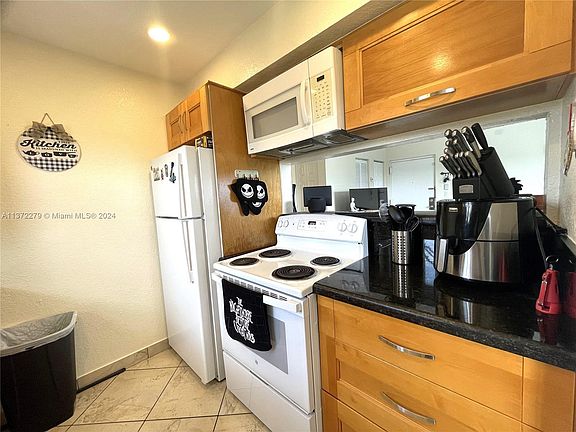 4th image of 16508 NE 26th Ave APT 405
