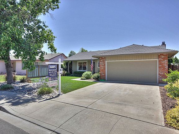 Beautifully Landscaped Front Yard