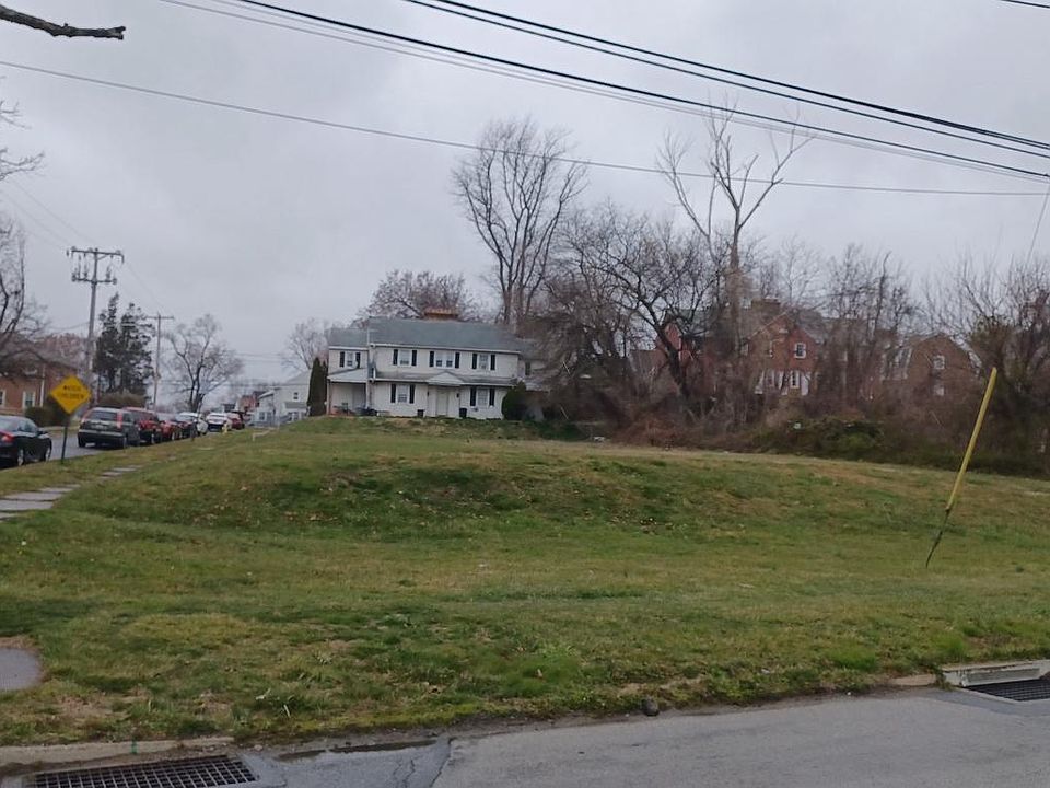 2nd image of 907-907 Meadow Ln #923