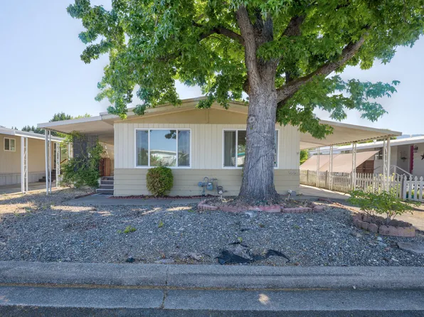 965 Roguelea Ln, Grants Pass, OR 97526