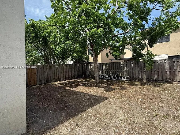 156 NE 24th Ave — Photo 17