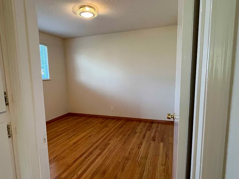 2000 Santa Cruz Ave — Photo 15