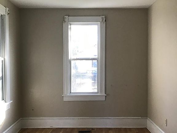 4th image of 605 Jamestown Ave #A