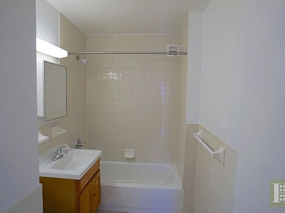 5th image of 808 Park Pl APT 3B